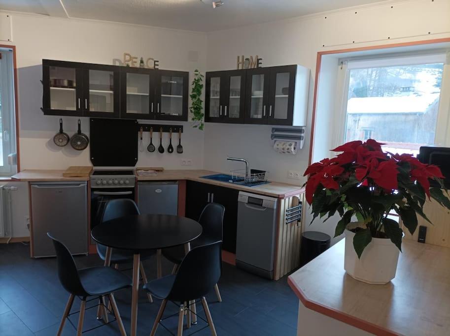 Marguerite Apartment Бусан Екстериор снимка